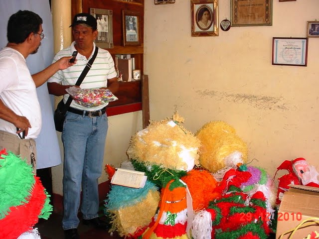 William Martinez, DEL FSLN, entrega pinatas LAS NOTICIAS